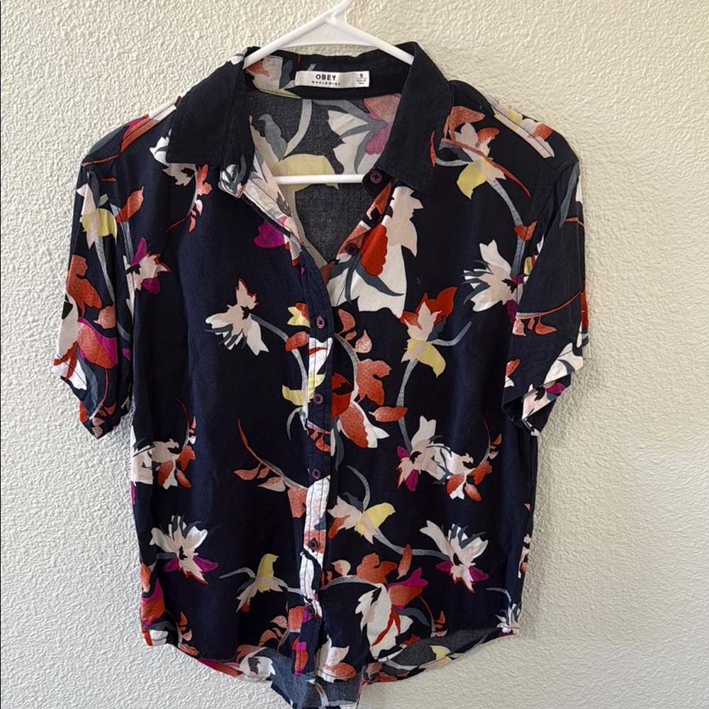Obey Women’s Button Up Floral Top Small